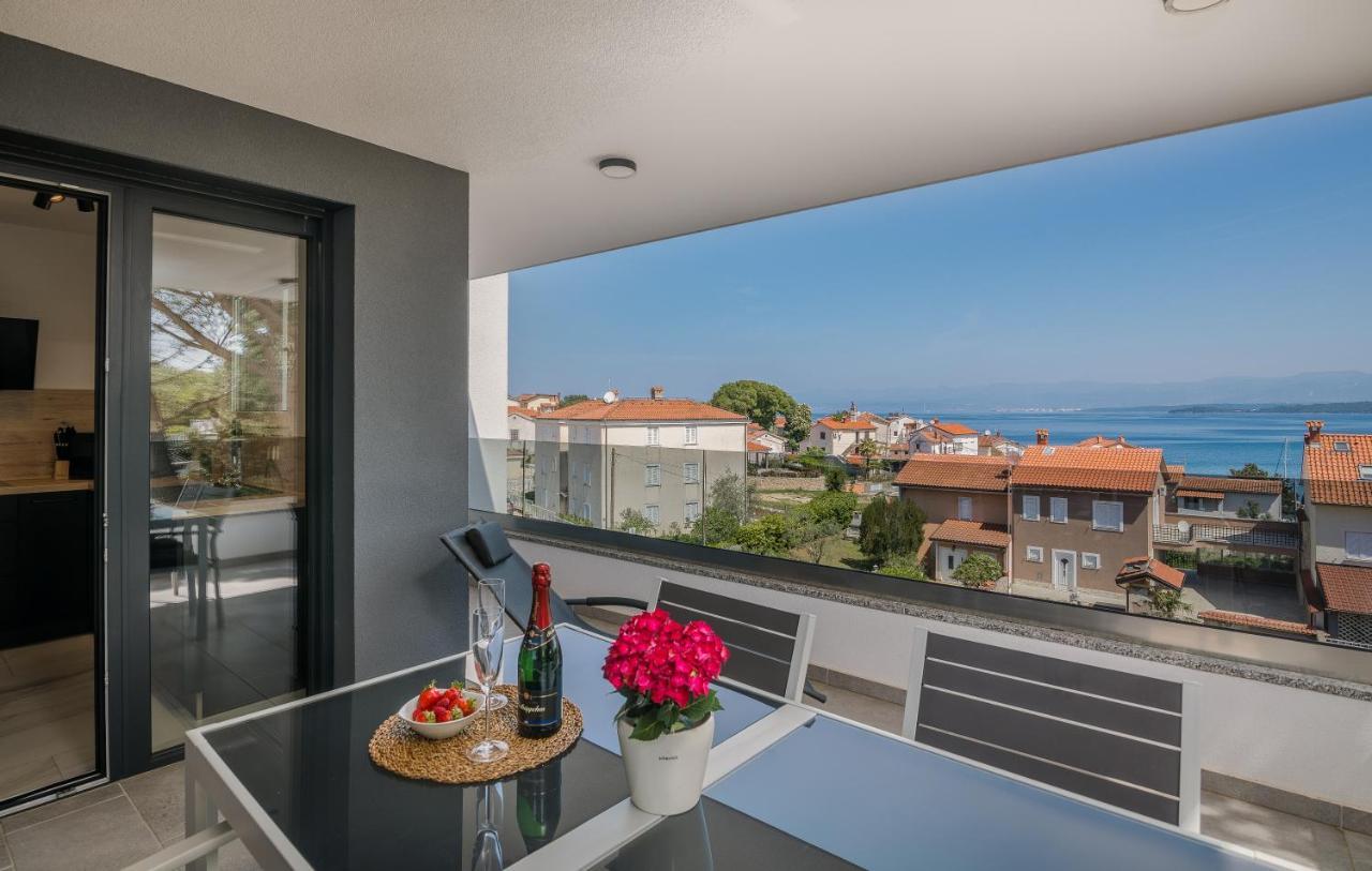 Modern Apartments Elle Malinska Vantacici Exterior foto